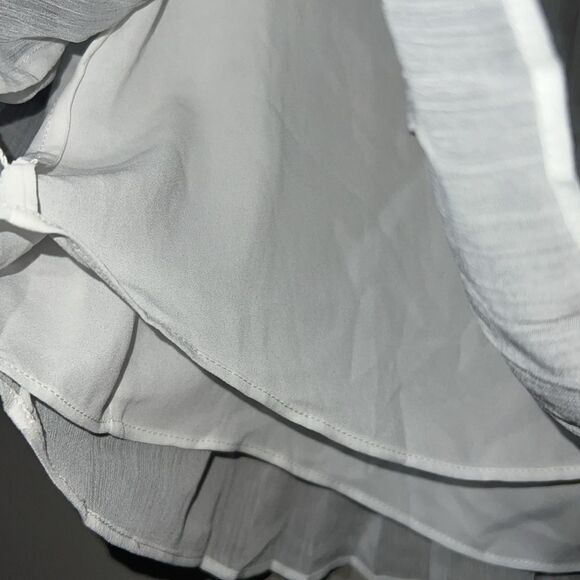 White House Black Market MICRO PLEATED SHELL - Picture 5 of 8